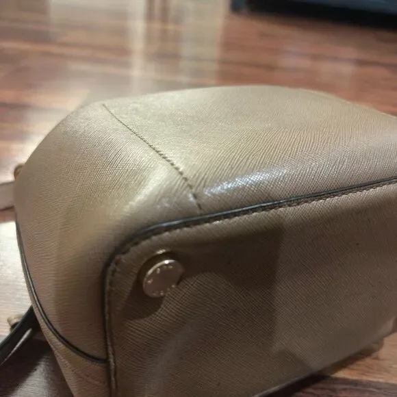 Michael Kors Bucket - Picture 7 of 10